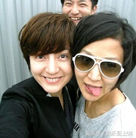 38岁郭京飞的妻子鲍莉近照,美貌不输姐姐鲍蕾