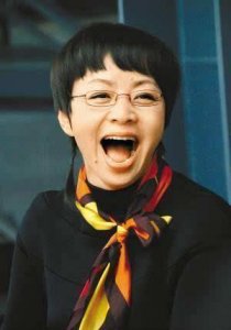 ​宋丹丹儿子巴图：父亲不相认，母亲爱贬低，现实版被嫌弃的一生