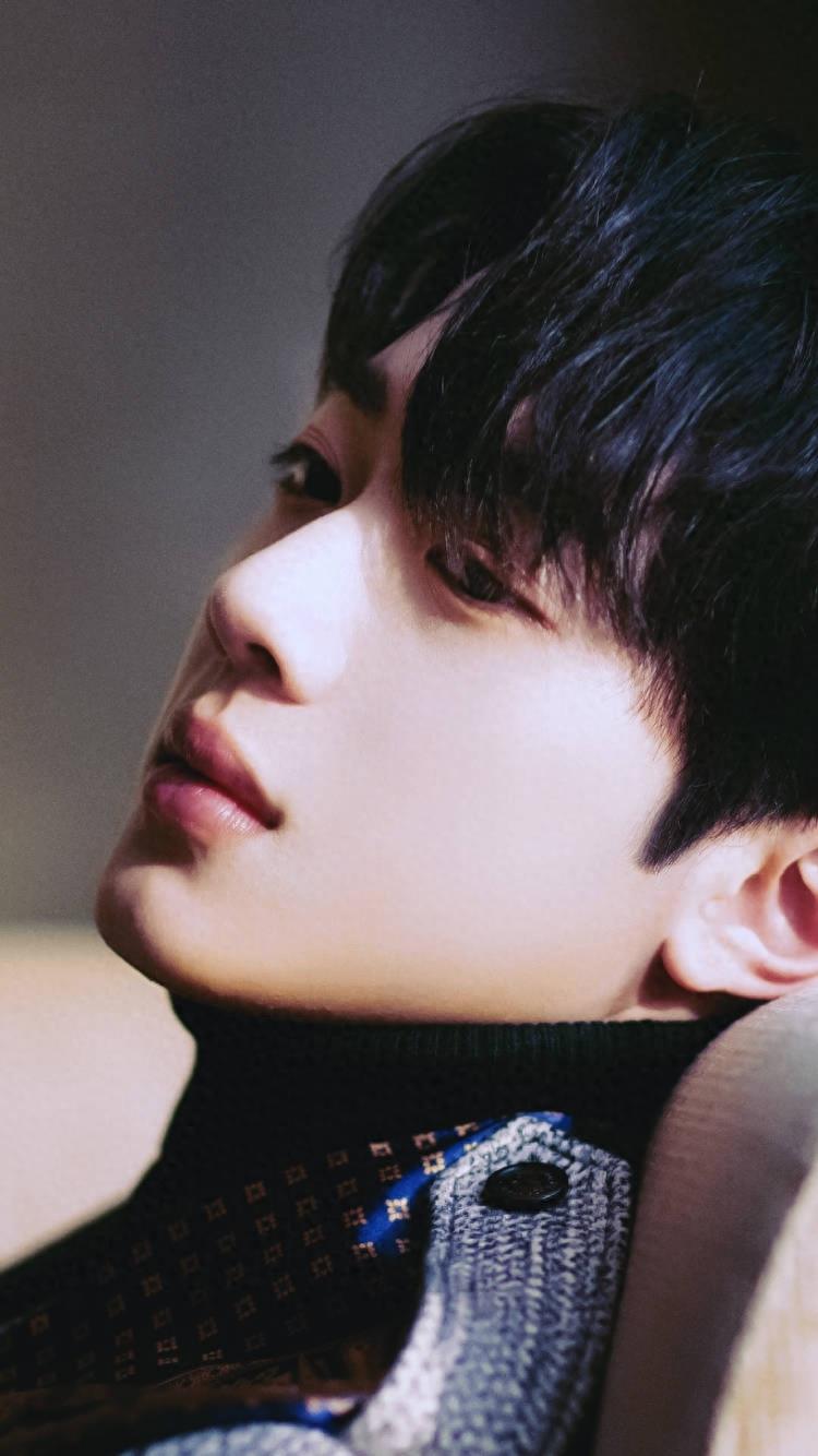 赖冠霖首开微博5小时粉丝高达六十五万，将来的发展前途无量哦！