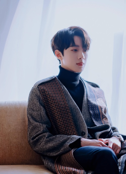 赖冠霖首开微博5小时粉丝高达六十五万，将来的发展前途无量哦！