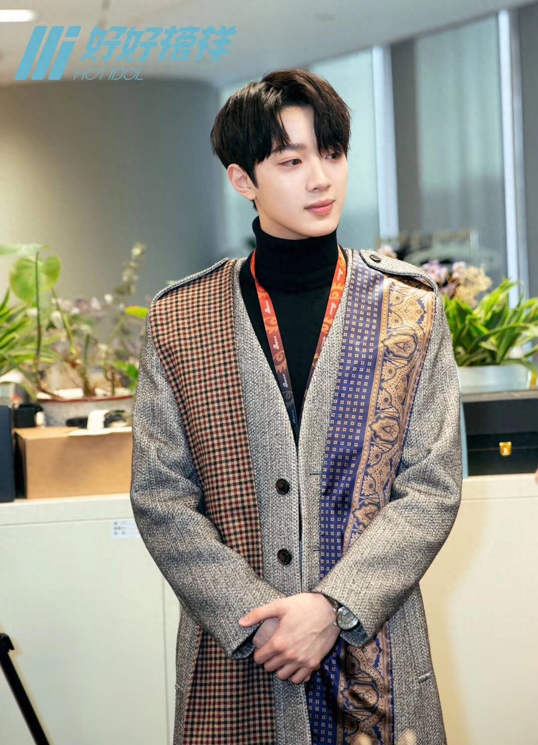 赖冠霖首开微博5小时粉丝高达六十五万，将来的发展前途无量哦！