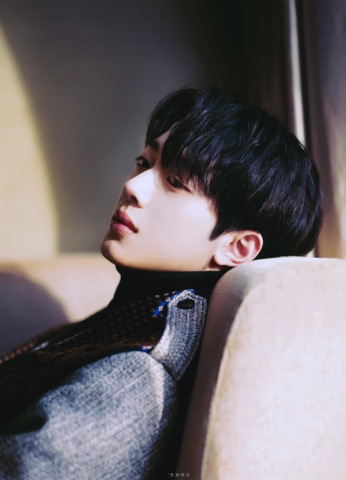 赖冠霖首开微博5小时粉丝高达六十五万，将来的发展前途无量哦！