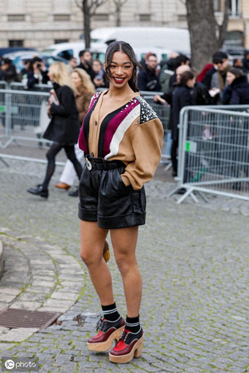 皮质短裤太时尚了,随意搭配就很有大牌质感