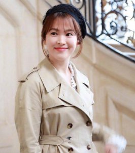 ​37岁的宋慧乔换了发型，美的令人心动，网友：这款发型来一把