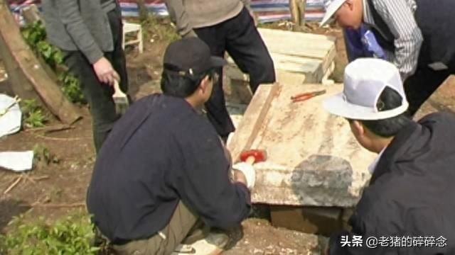 老照片:明太祖朱元璋二十三子郢靖王墓考古现场,图5为出土文物