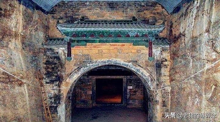 老照片:明太祖朱元璋二十三子郢靖王墓考古现场,图5为出土文物