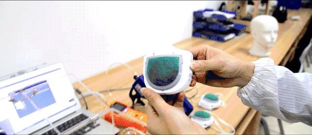 98.4%过滤率,主动送风不闷不勒,这款电动防护口罩给全家一份安心