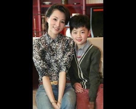 董卿的老公和孩子照片,董卿老公密春雷身价多少?本文共(1174字) 董卿的老公和孩子照片,董卿老公密春雷身价多少?本文共(1174字)