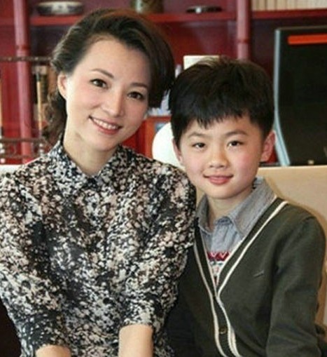 董卿的老公和孩子照片,董卿老公密春雷身价多少?本文共(1174字) 董卿的老公和孩子照片,董卿老公密春雷身价多少?本文共(1174字)