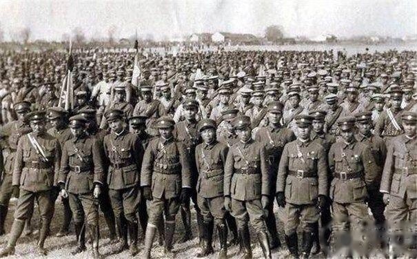 1949年新中国确定国名,张治中提议减掉2个字,毛主席:同意