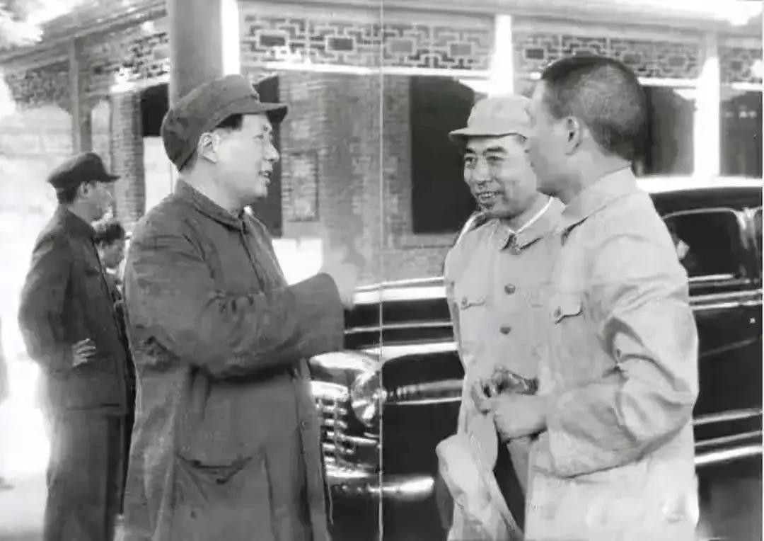 1949年新中国确定国名,张治中提议减掉2个字,毛主席:同意