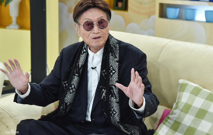 18年傅达仁在家人陪伴下瑞士安乐死,药一饮而尽,在儿子怀中去世