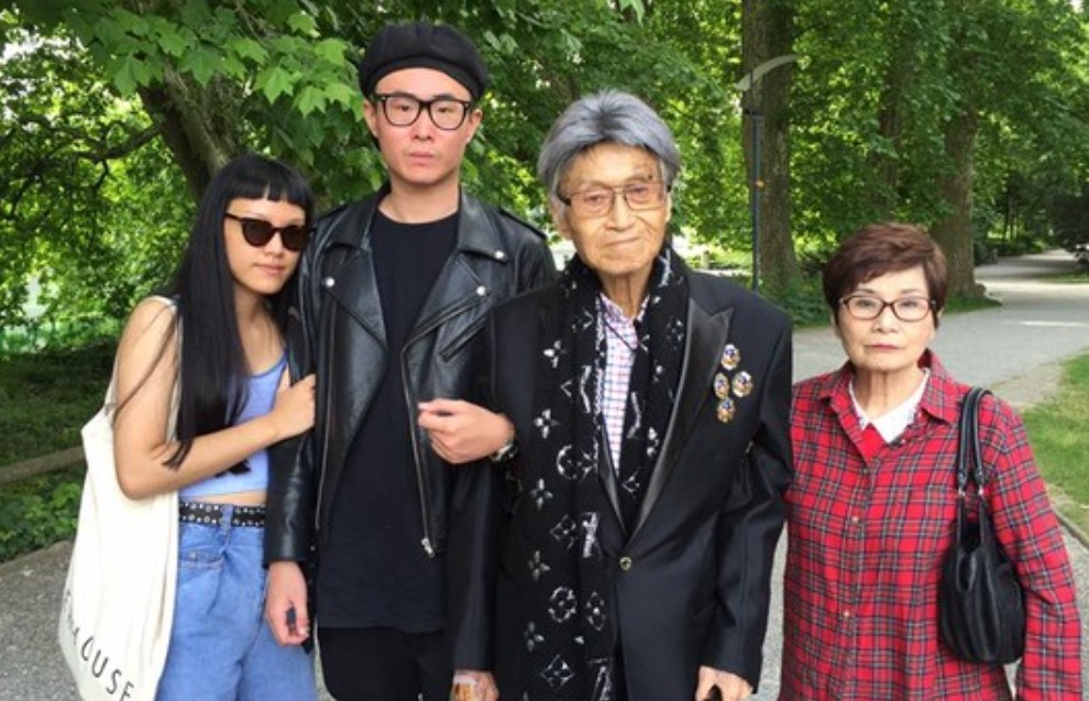 18年傅达仁在家人陪伴下瑞士安乐死,药一饮而尽,在儿子怀中去世