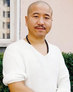 ​王小利的个人资料简介：遇贵人拜名师，贤妻帮他开解师徒矛盾