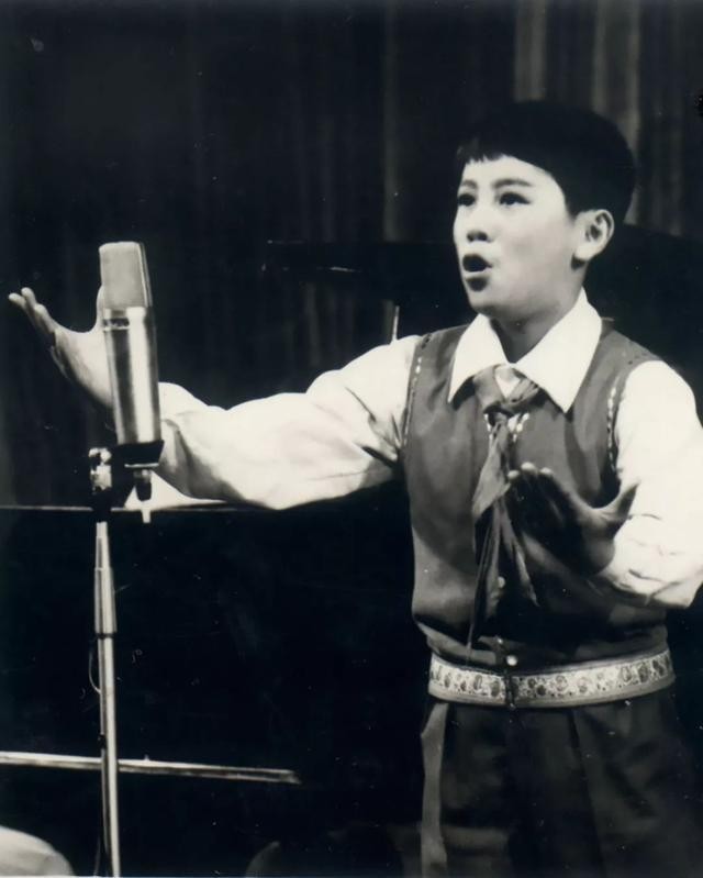 曹骏与她曾是知名童星，年少时演小苏麻喇姑，如今她成为喜剧演员