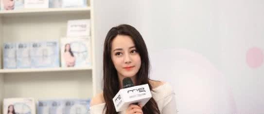 张艺兴追求迪丽热巴？热巴7个字回应，让粉丝炸了锅！