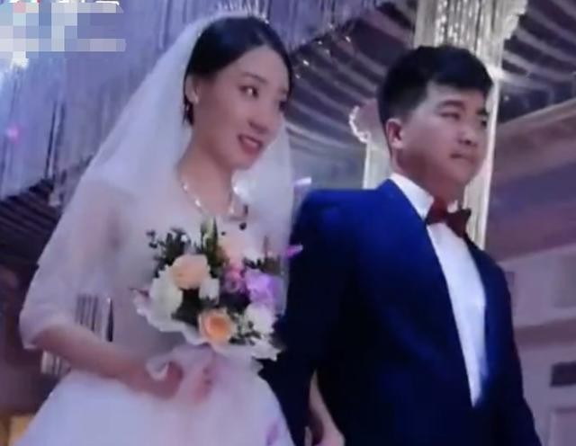 张小斐老公是谁（张小斐个人资料家庭背景揭秘）