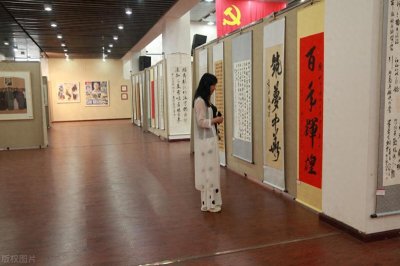 ​文联主席是干什么的？相当于啥级别？