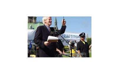 ​情感文案丨如果你站在流言蜚语的顶端，那我就做好了与世界为敌的准备