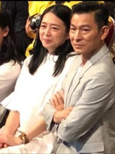 ​刘德华现在有没有老婆，刘德华有妻(刘德华的老婆有钱吗)