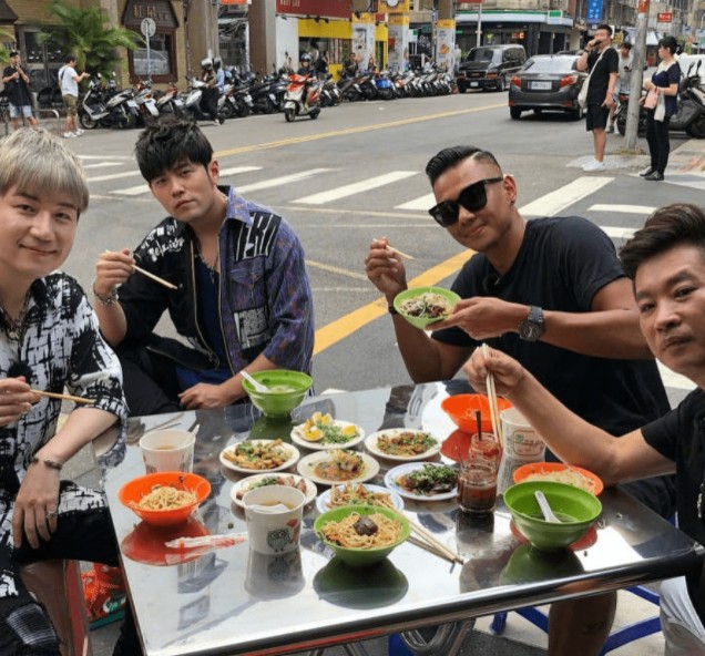 陈建州的老婆是范玮琪吗（黑人陈建州的恋情经历）