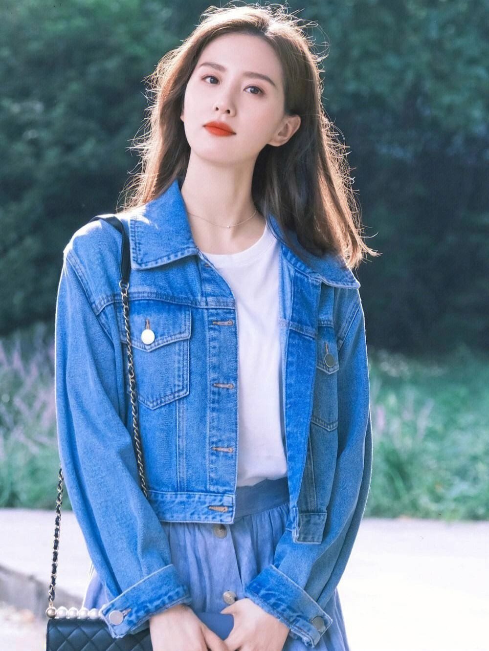 6岁刘诗诗现身上海！单扎马尾充满青春活力，肤白貌美似18岁少女