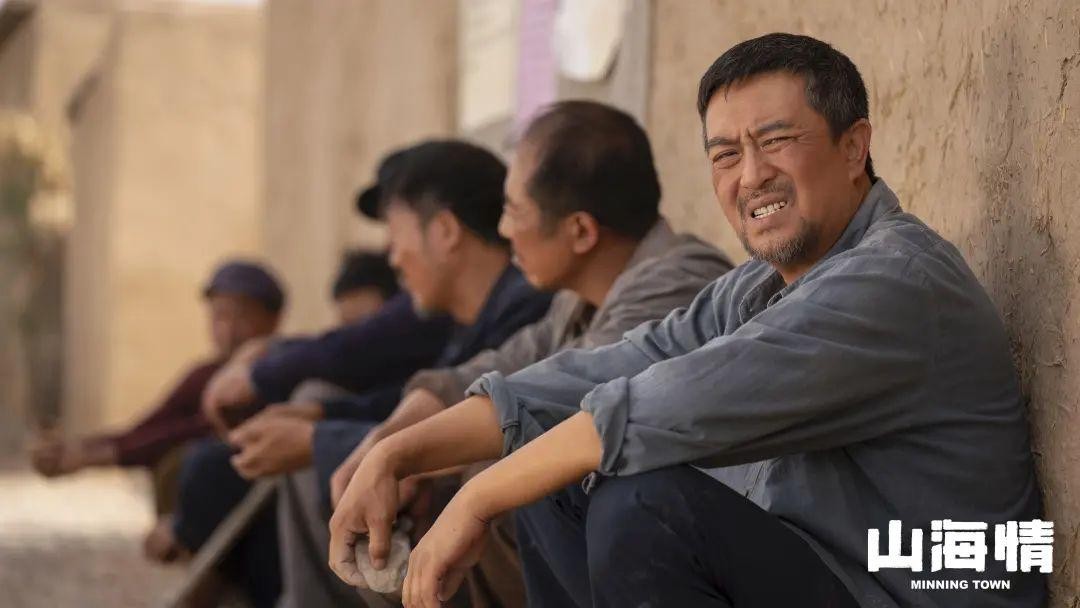 《人世间》后再出“王炸”,2025年一开年,雷佳音就赢到发麻了?