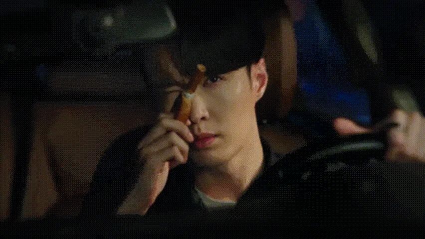 《人世间》后再出“王炸”,2025年一开年,雷佳音就赢到发麻了?