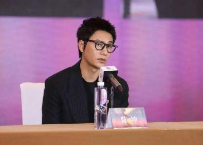 ​《人世间》后再出“王炸”，2022年一开年，雷佳音就赢到发麻了？