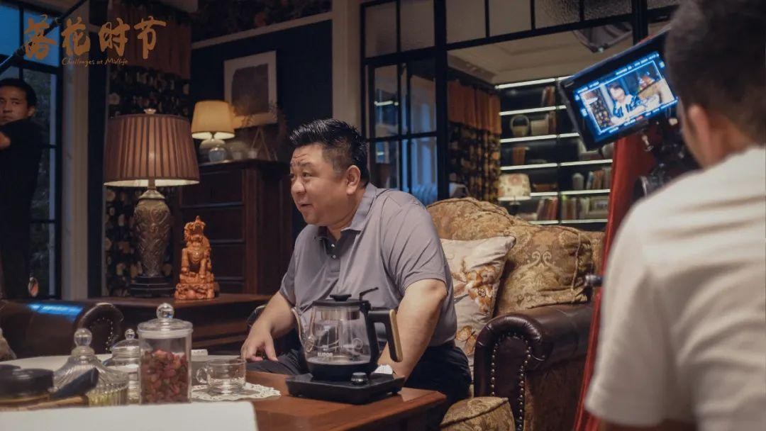 《人世间》后再出“王炸”,2025年一开年,雷佳音就赢到发麻了?