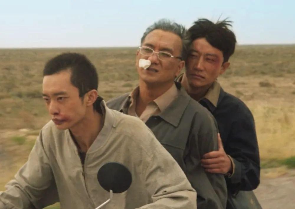 《人世间》后再出“王炸”,2025年一开年,雷佳音就赢到发麻了?