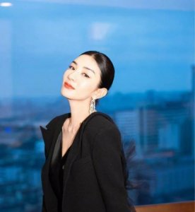 ​黄奕的两任丈夫名字(黄奕太悲惨了，所以说选男人要看清楚)