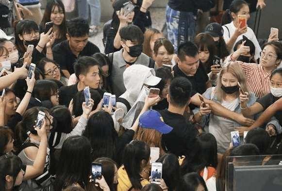 爆PGone现状: 坐火车回家, 老家开唱惨遭驱赶!