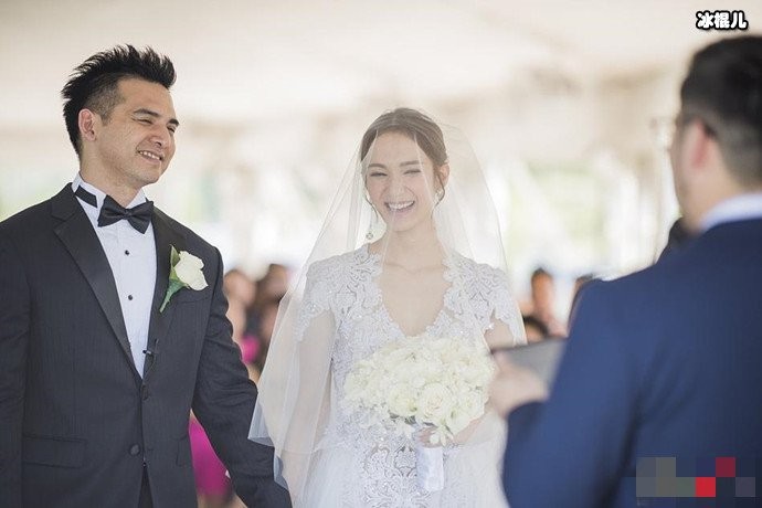 王君馨与老公婚礼照片