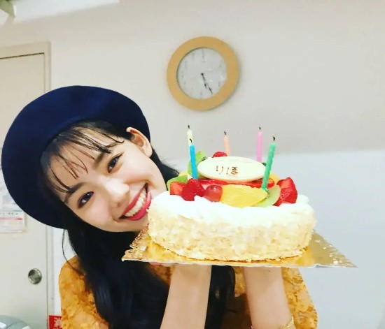 日本当红女星中村里帆美图分享,元气美少女style!