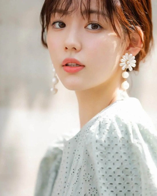 日本当红女星中村里帆美图分享,元气美少女style!