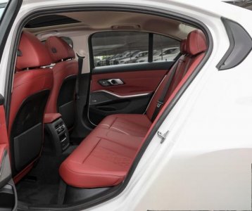 ​宝马3系后排空间大吗