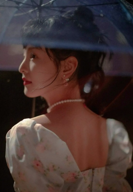 章若楠甜度满分的复古风写真合集