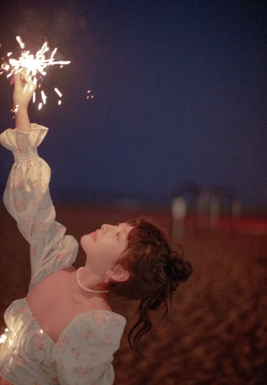 章若楠甜度满分的复古风写真合集