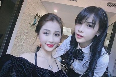 ​曹译文虞书欣什么关系 二人合照自拍引关注