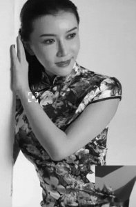 ​惊艳！龚玥菲：性感身材之下的演艺沉浮