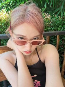 ​蛮腰小露！程潇小粉头发火辣十足！