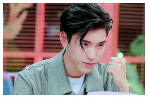 从韩国返京拒测体温隐瞒行程?王子异晒隔离通知澄清谣言