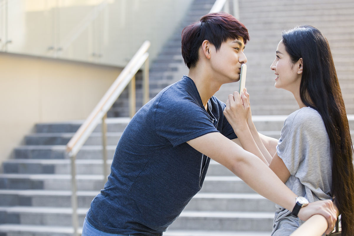 接吻是技术活，不要只会伸舌头，来学学吧