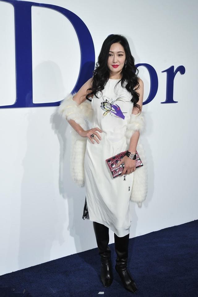 “性感女神”孟广美：43岁嫁给10亿富豪，她的人生有苦更有甜