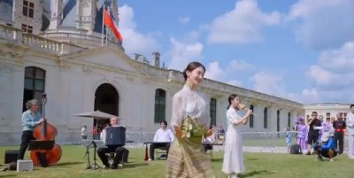 ​金晨傣族舞惊艳巴黎，细数当演员的舞蹈生，有的长红不衰，有的怎么都红不了