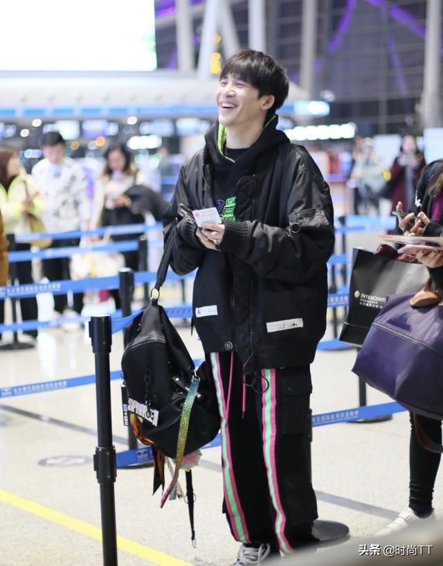 大张伟老婆(大3岁刘迎打扮朴素好勤快)