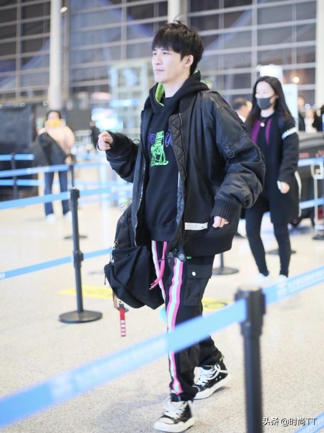 大张伟老婆(大3岁刘迎打扮朴素好勤快)