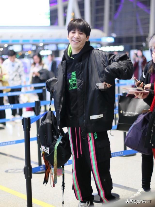 大张伟老婆(大3岁刘迎打扮朴素好勤快)