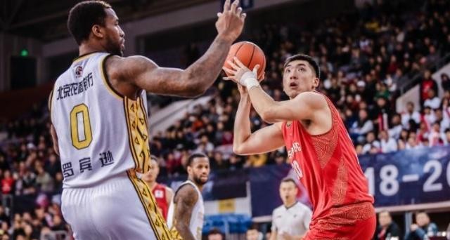 奥运冠军杨方旭恋情曝光（杨方旭和男篮中锋甜蜜购物）